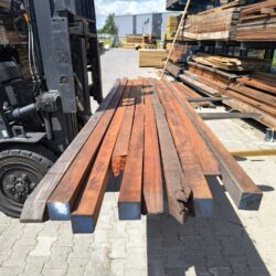 Restpartij Hardhout palen 7 x 7 diverse lengtes 10 st